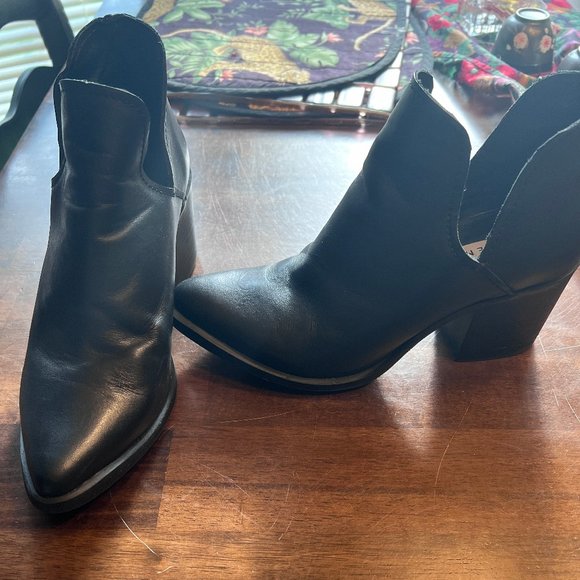 Steve Madden Shoes - Steve Madden "POSTAL" 💓 Real Leather Booties 👢 Size 10👍